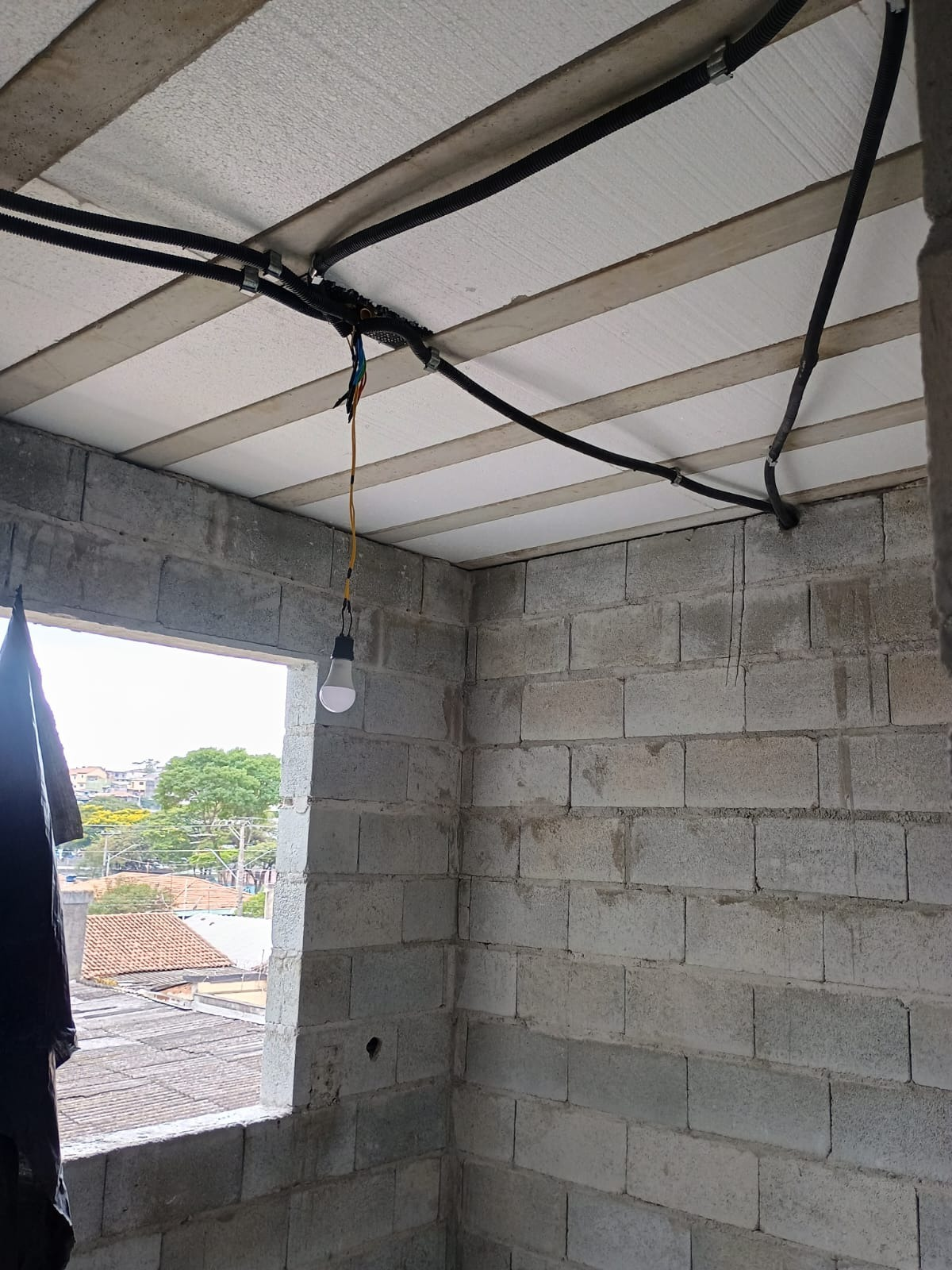 Laje com instalações elétricas embutidas